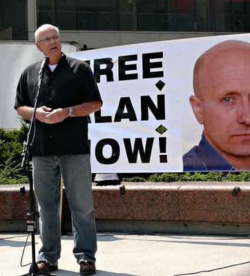 Peter Mansbridge speaks at the Alan Johnston rally