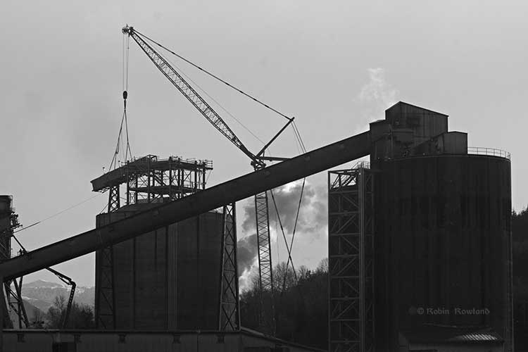 Construction cranes at RTA KMP Carbon South  Robin Rowland photo