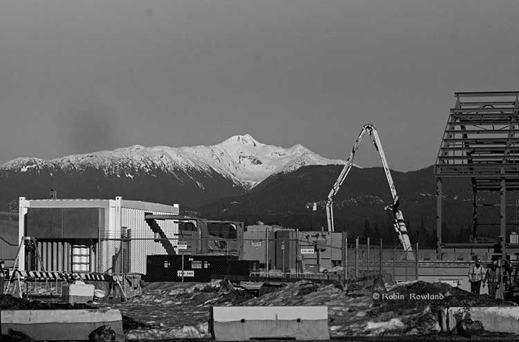 Mt. Elizabeth and the RTA KMP construction site  Robin Rowland photo