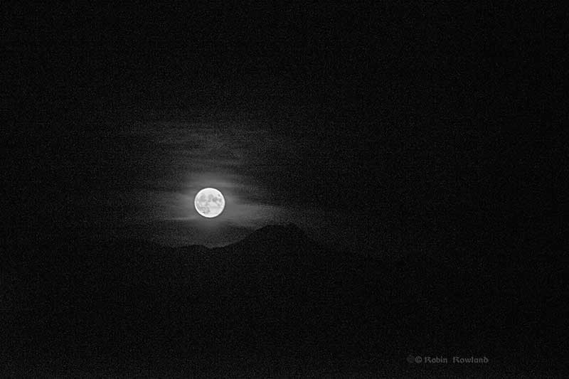 Moonrise_MtEliz_7ii_1_BW1